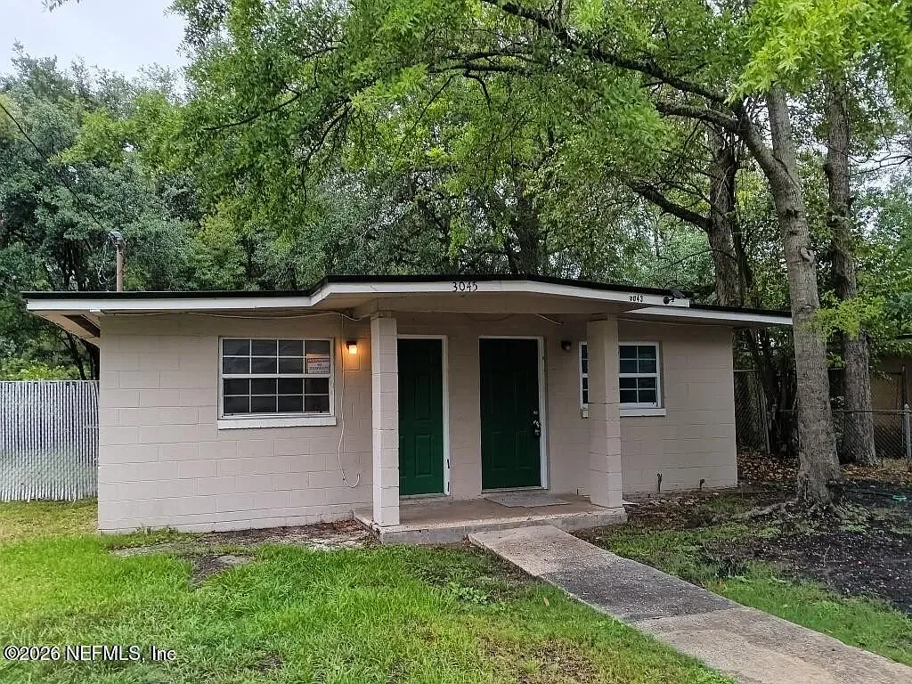 2 bed, 700 sqft, $950 — Photo 1