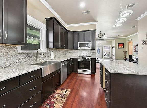 3rd image of 2608 Meadow Dr
