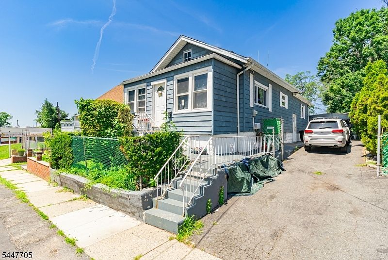 1st image of 1410 Leslie St