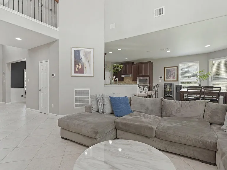 14535 Mountain Cliff Ln — Photo 6