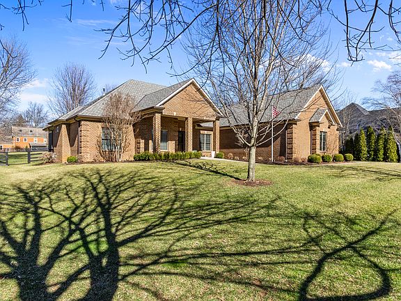 3rd image of 412 W Brannon Rd