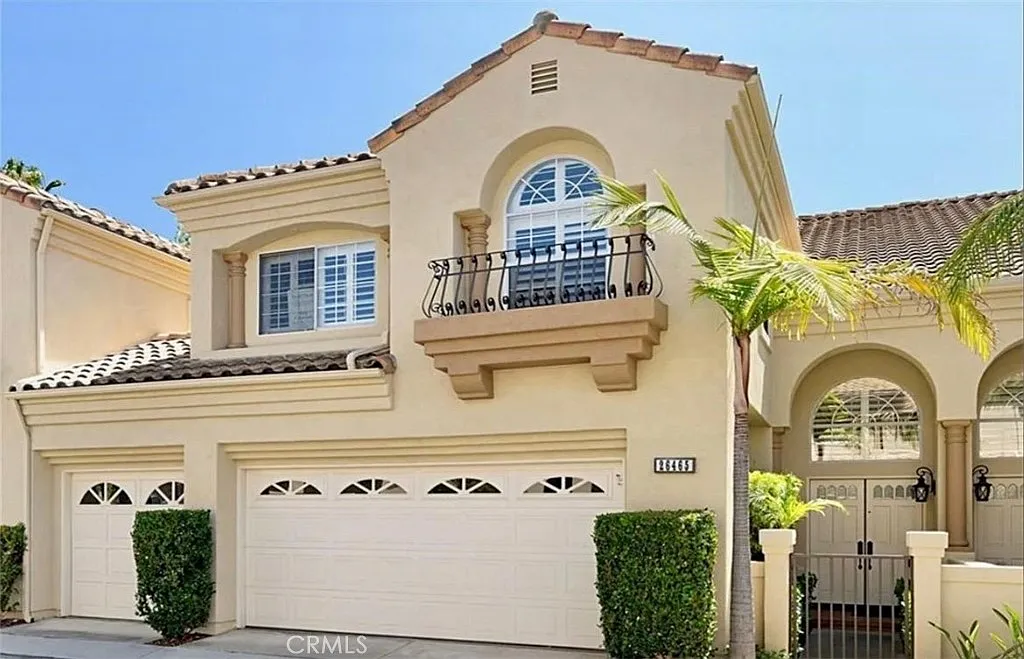 3 bed, 2.5 bath, 2549 sqft, $7,900 — Photo 2