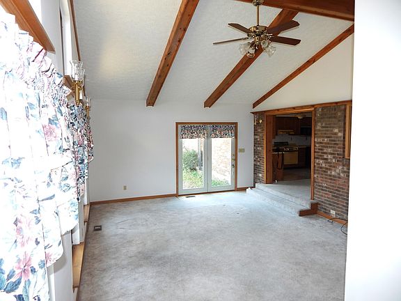 3rd image of 3703 Baymeadow Dr