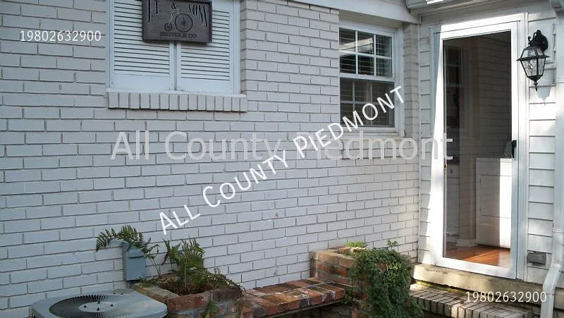 2 bed, 870 sqft, $1,650 — Photo 2