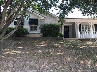 1301 Blanco Ct, Benbrook, TX 76126
