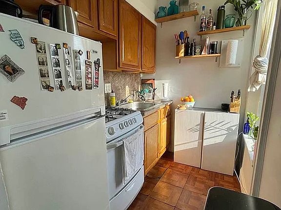 3rd image of 660 Lafayette Ave APT 3A