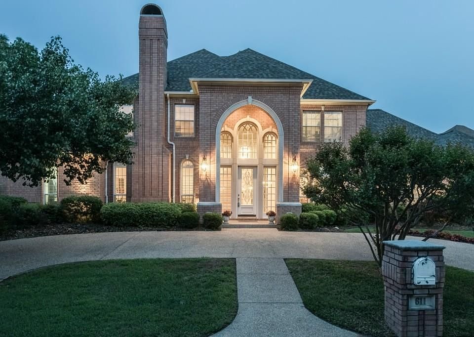 1st image of 611 Portofino Dr