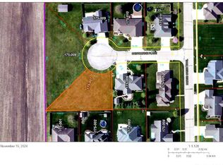 910 Hawthorne Pl, Pawnee, IL 62558