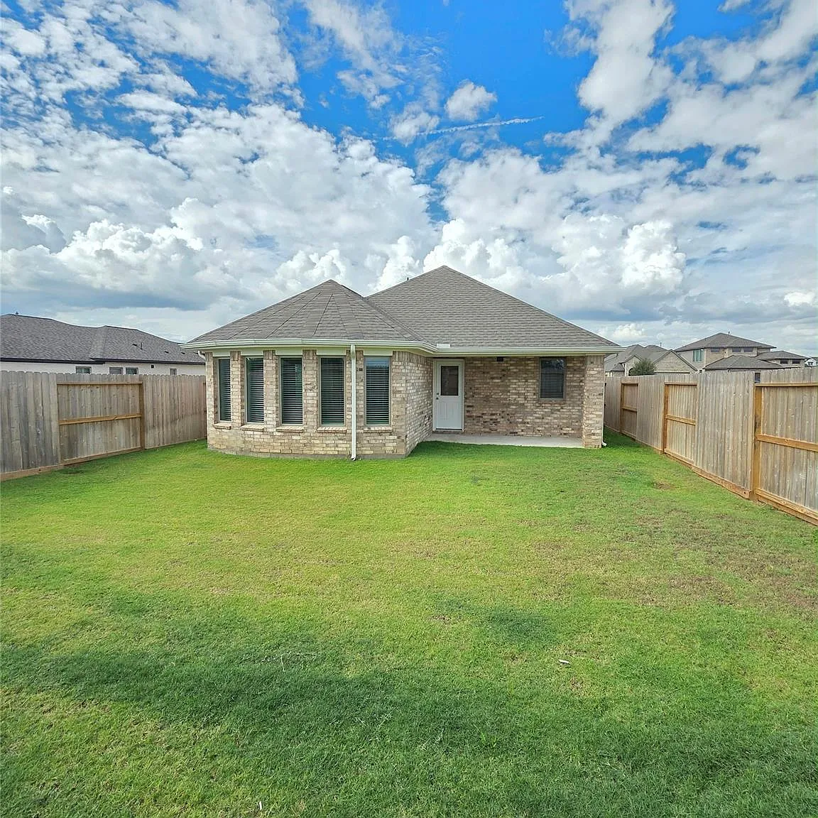 3 bed, 2.0 bath, 1549 sqft, $2,500 — Photo 2