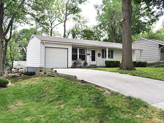 2nd image of 7725 Rosewood Dr