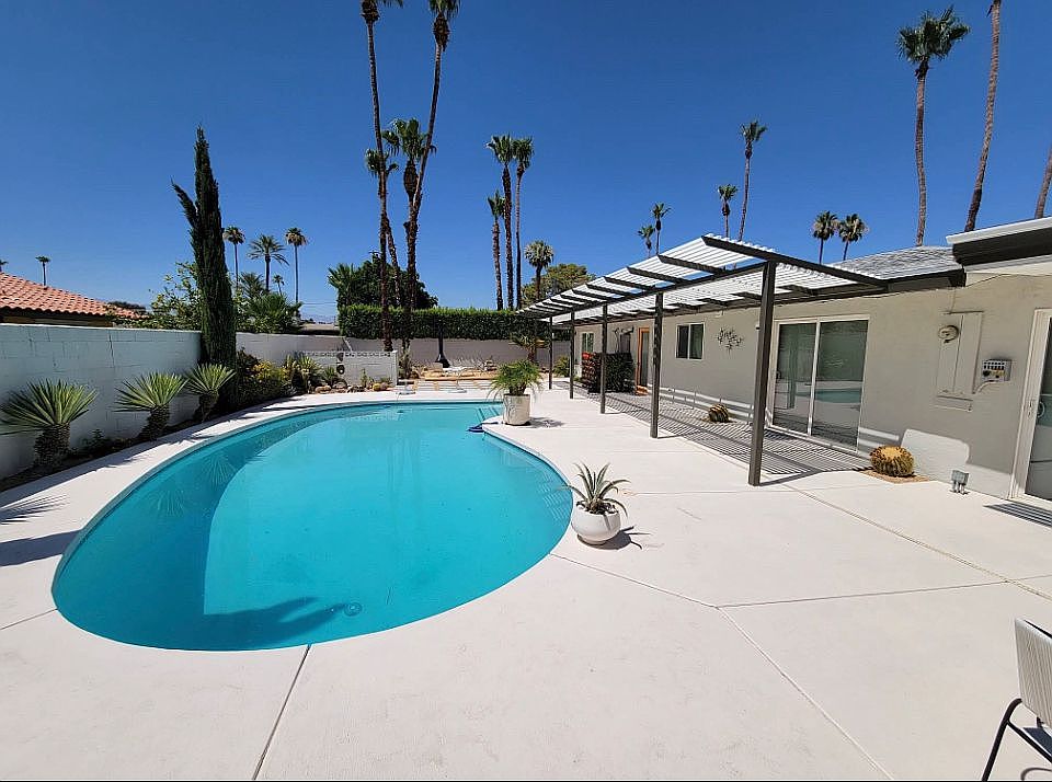 2nd image of 943 N Biskra Rd