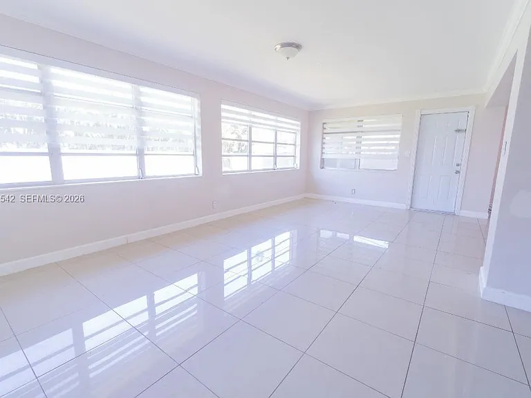 3129 Hollywood Blvd — Photo 4