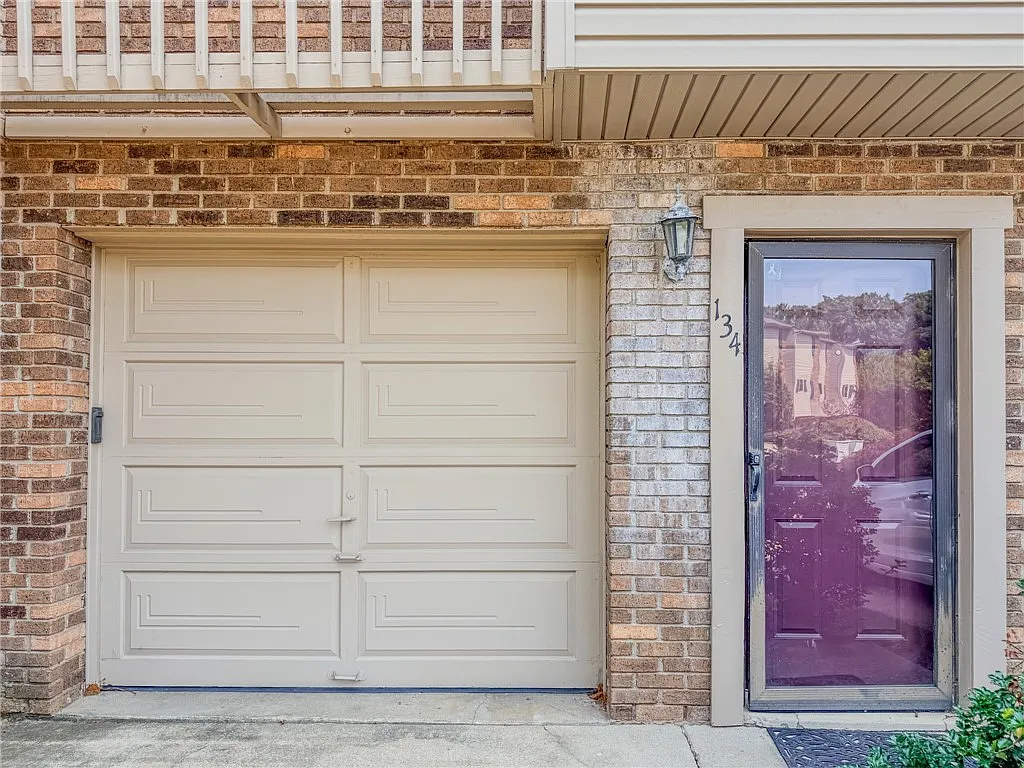 2 bed, 1.5 bath, $1,500 — Photo 2