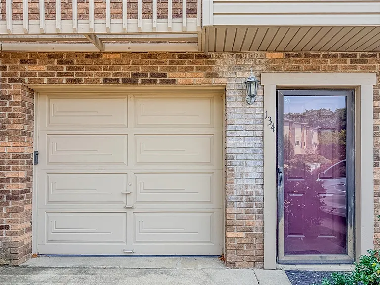 134 Forest Dr — Photo 2