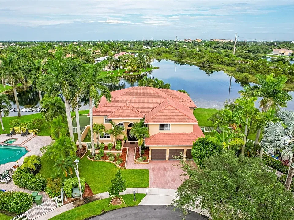 1333 SW 175th Way