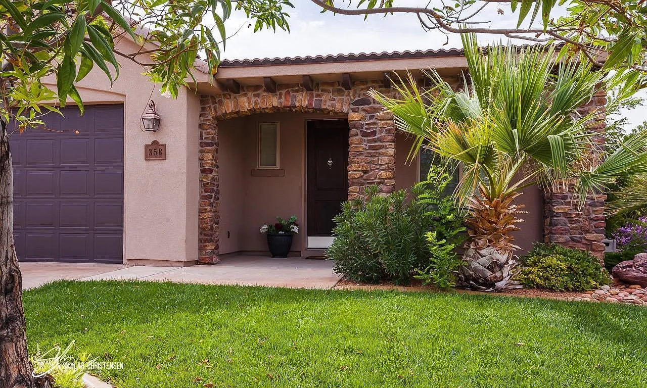 Beautiful Home in the Estates at Hidden Valley — Photo 2