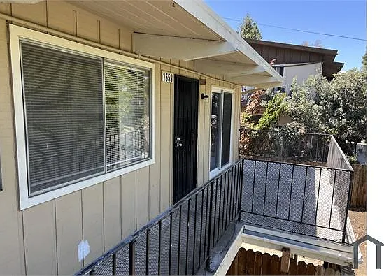 2 bed, 950 sqft, $2,300 — Photo 2