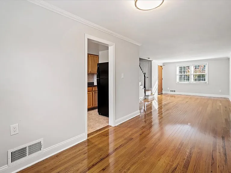 Spring Hill Apartments — Photo 28