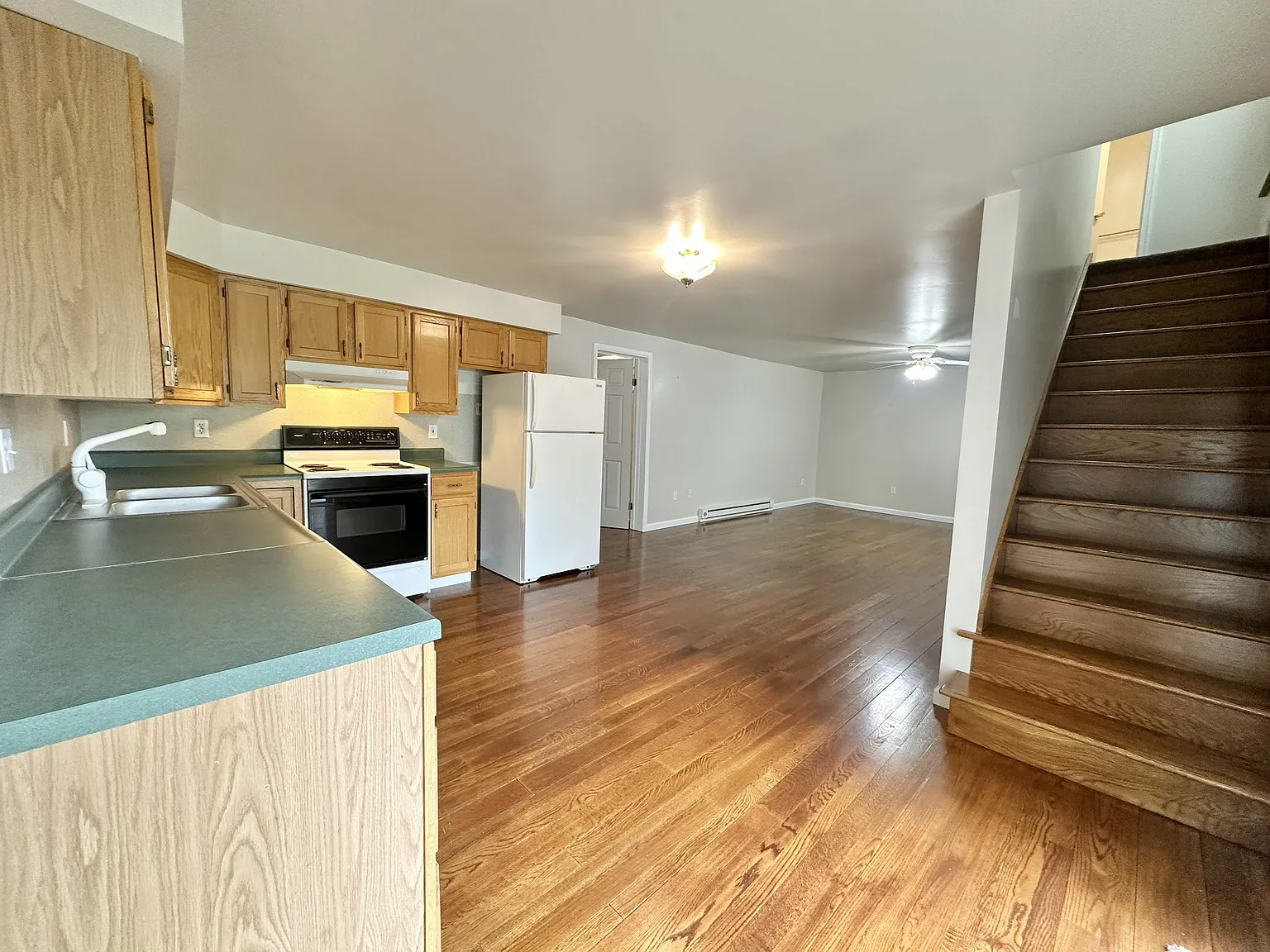 3 bed, 850 sqft, $1,950 — Photo 4