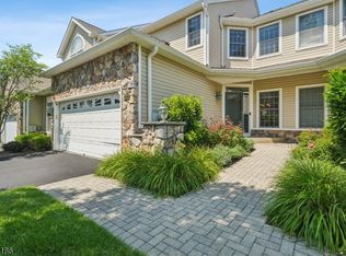 22 Pebble Beach Dr, Livingston, NJ 07039