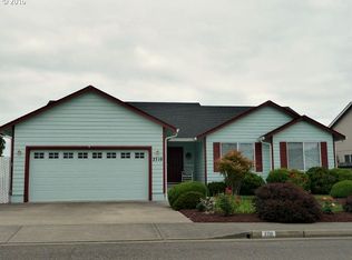 2710 Golfview Ave, Sutherlin, OR 97479