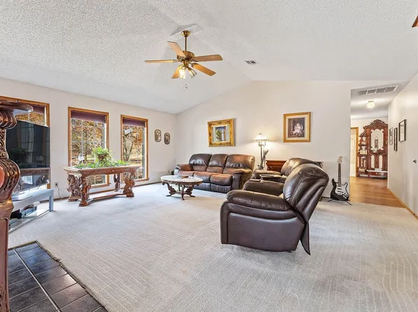 21660 Seminole Ct, Siloam Springs, AR 72761