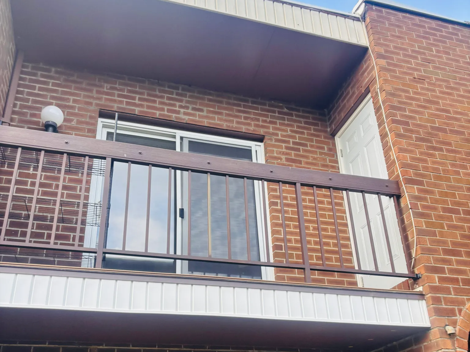 2 bed, 900 sqft, $1,725 — Photo 2