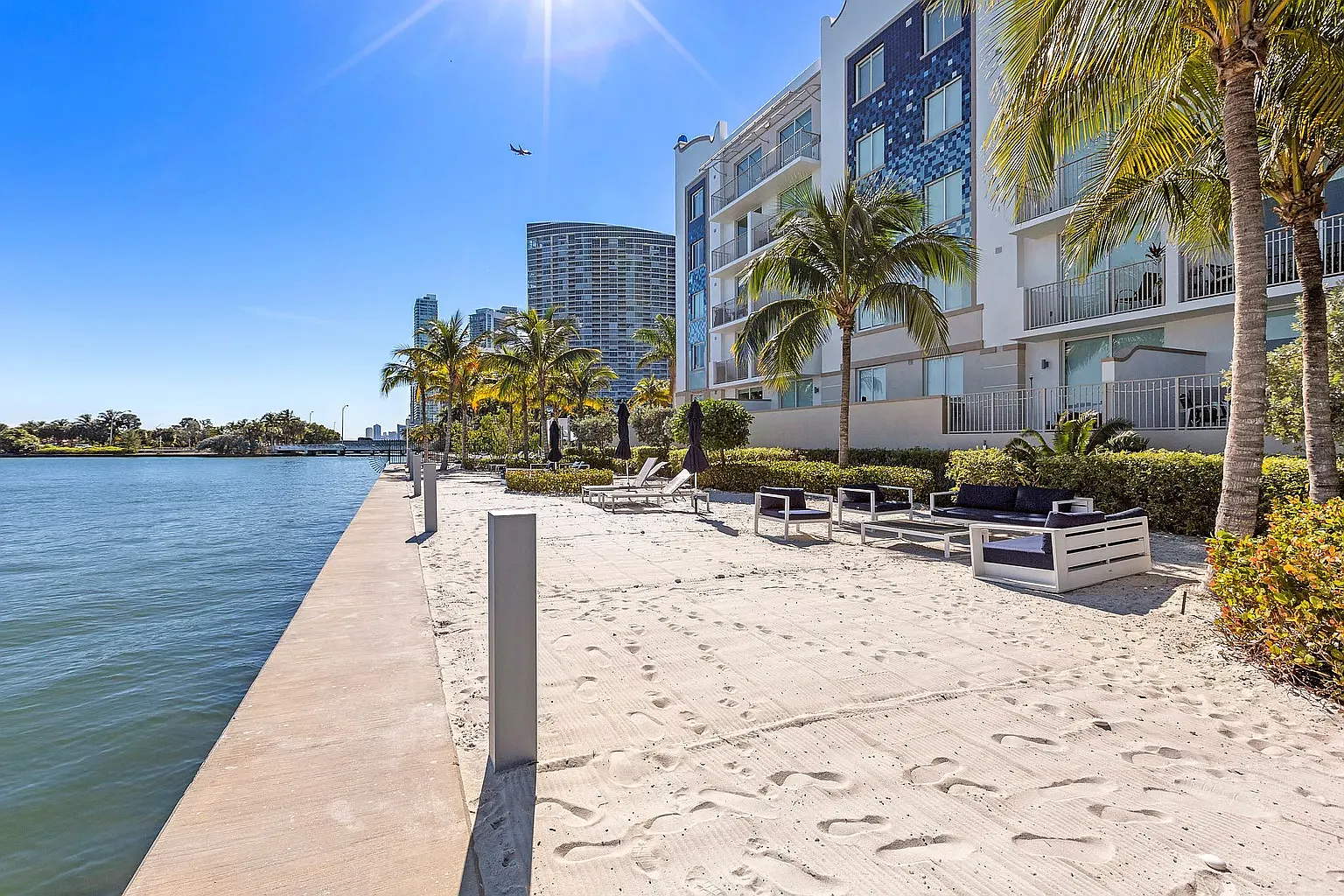 1 bed, 870 sqft, $2,899 — Photo 1