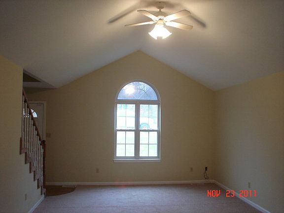 4th image of 3921 Greenbrier Dr