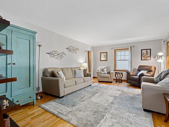 5th image of 2211 Elm St