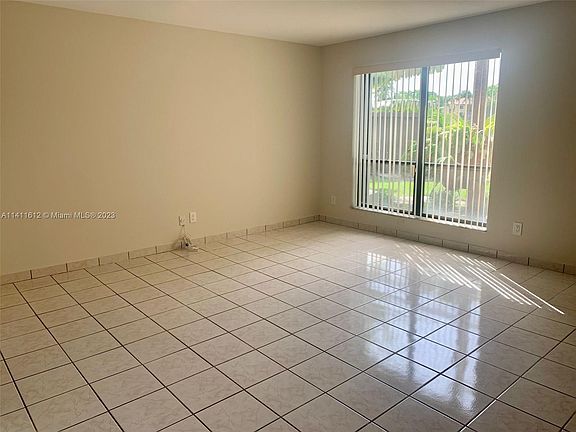 4th image of 2361 Bayberry Dr #2361