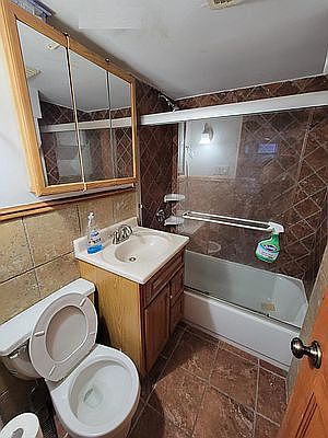 4th image of 341 W 71st St APT B1