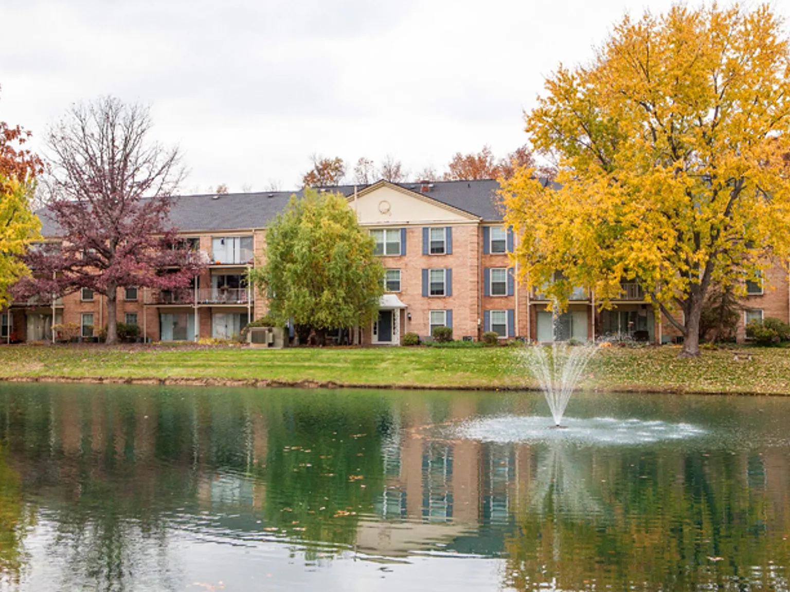 Fountain Lake Apartment Homes — Photo 2