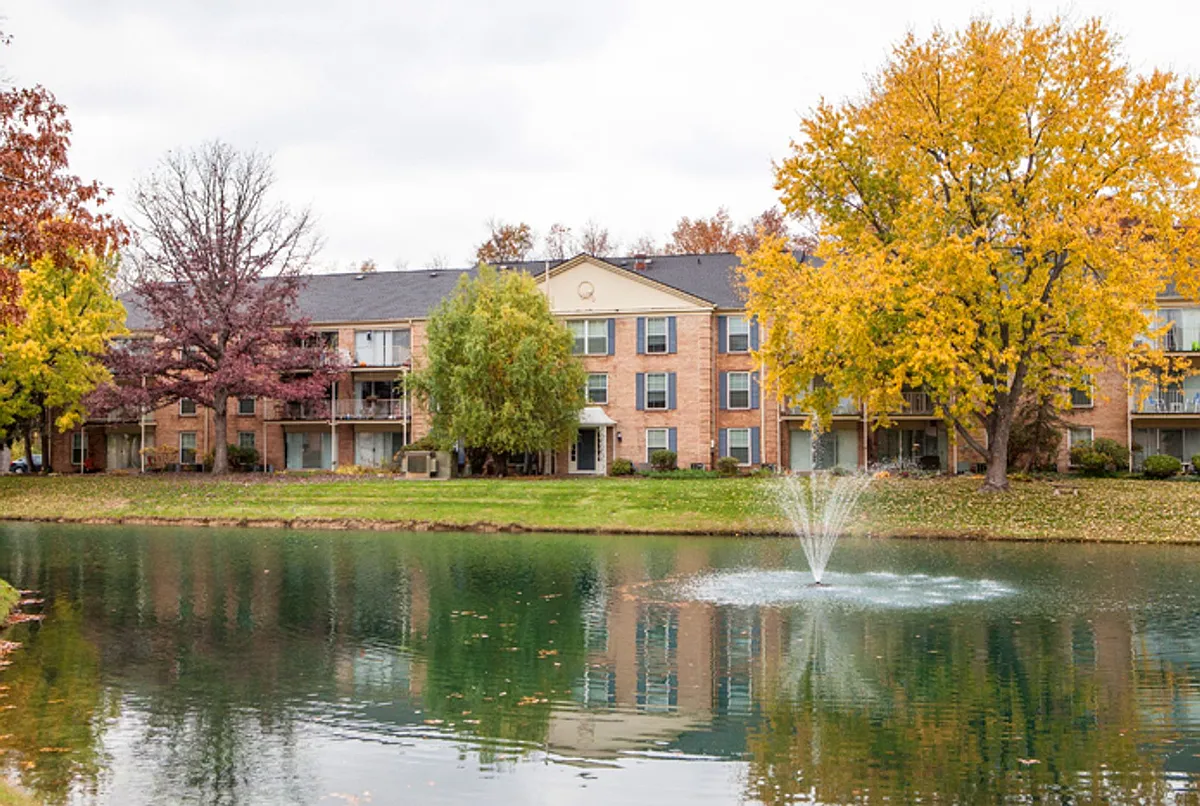 Building Photo - Fountain Lake Apartment Homes