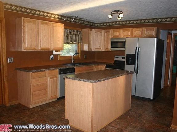 5th image of 611 S 56th St