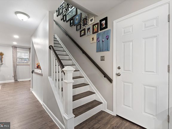 4th image of 10105 Schoolhouse Woods Ct