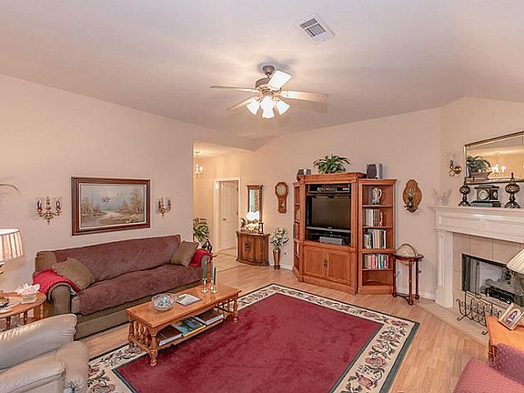 4th image of 247 Broadmoor Dr