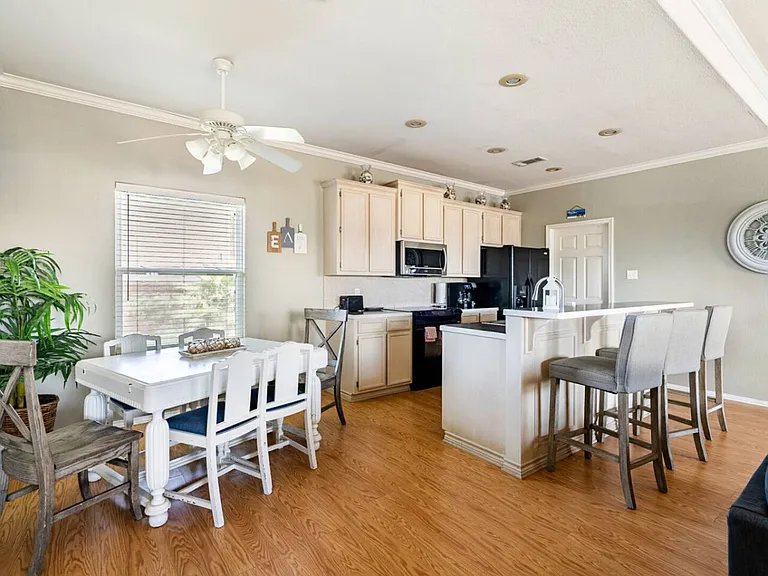 Castle Dr — Photo 25