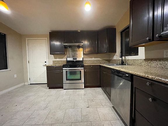 4th image of 16947 Glenhope Dr