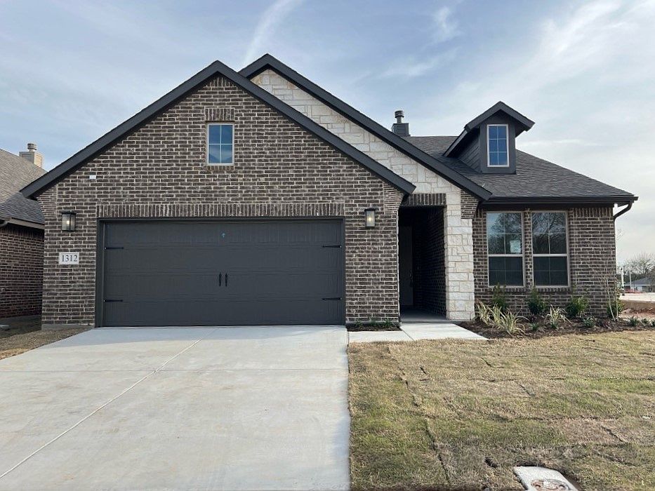 1st image of 1312 Hickory Ct