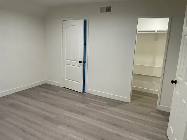 2436 Barry Ave #3 — Photo 26