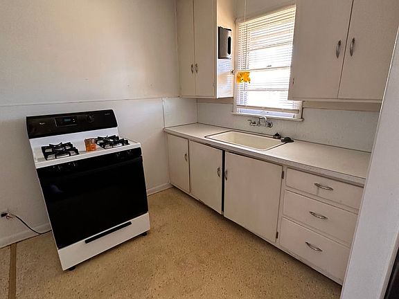 2nd image of 410 W 6th St #13