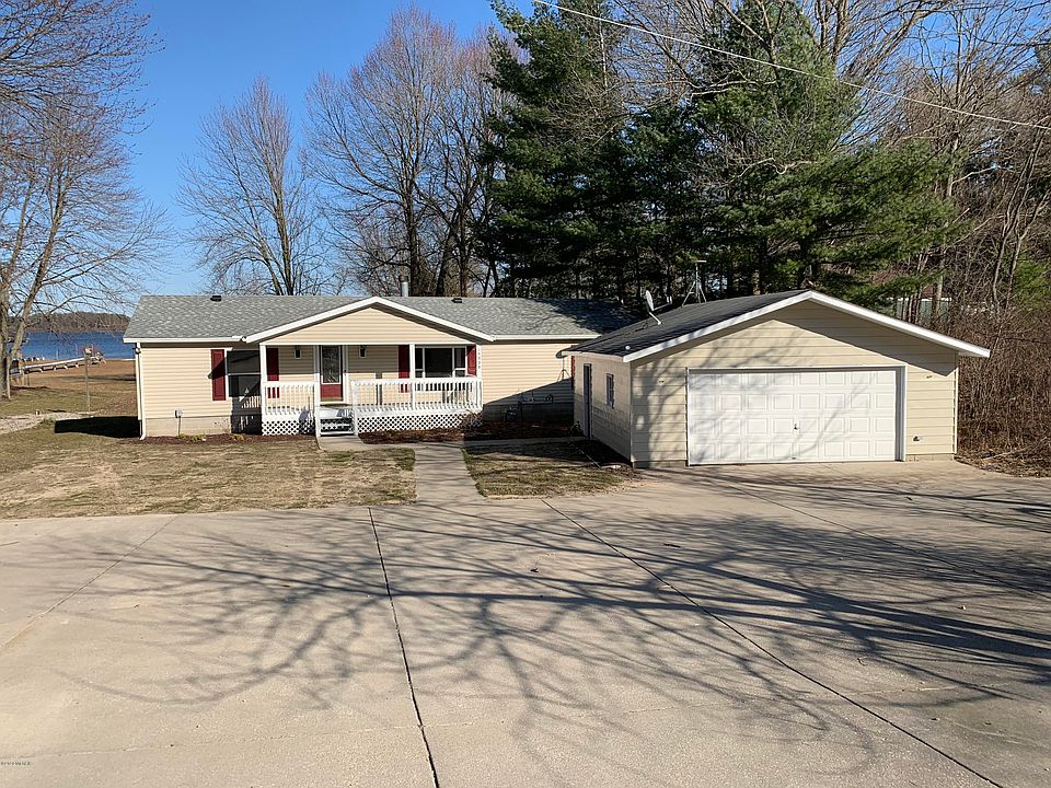1st image of 15320 Meddler Ave