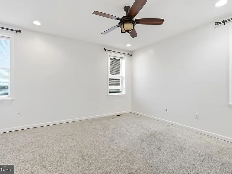 2302 Mount Royal Ter — Photo 17