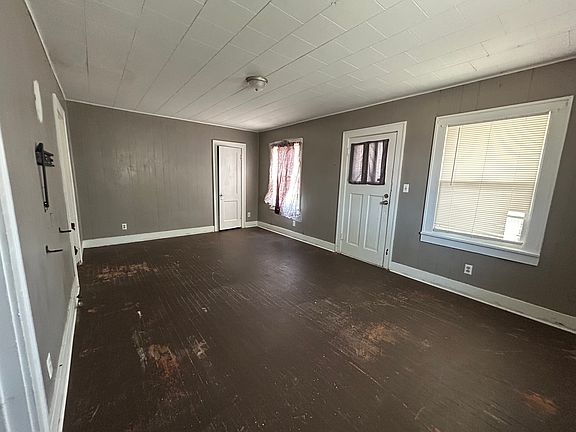 3rd image of 615 1/2 S C St #1/2
