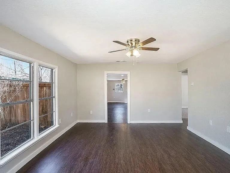 Building Photo - 1213 Meadow Park Dr