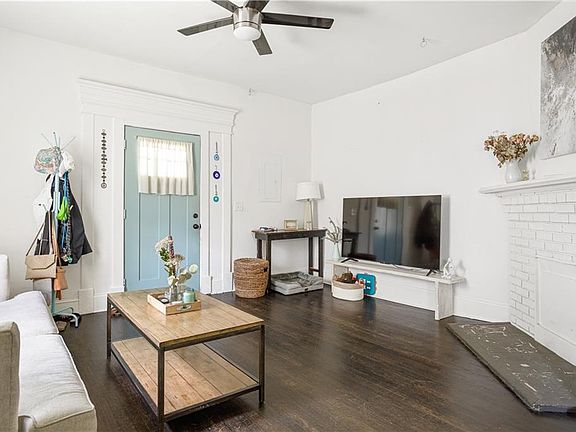 2nd image of 820 Elbert St SW #820
