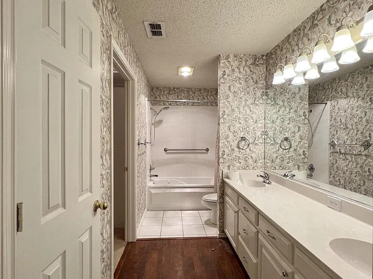 5704 York Ave — Photo 4