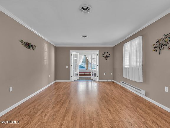 5th image of 28 Hudson Parkway