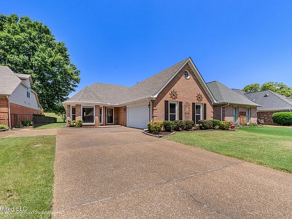 2nd image of 477 Fairway Oaks Dr